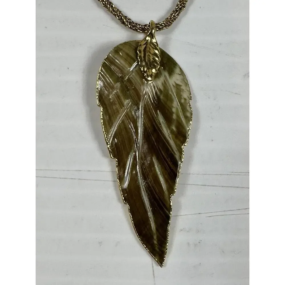 NECKLACE STAMPED NS CHAIN & LEAF SHAPE‎ PENDANT WITH SHELL INSERT GOLD